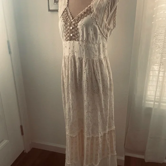 Me 2 Magic Eyelet Cream Lace Dress, XL - Picture 2 of 7